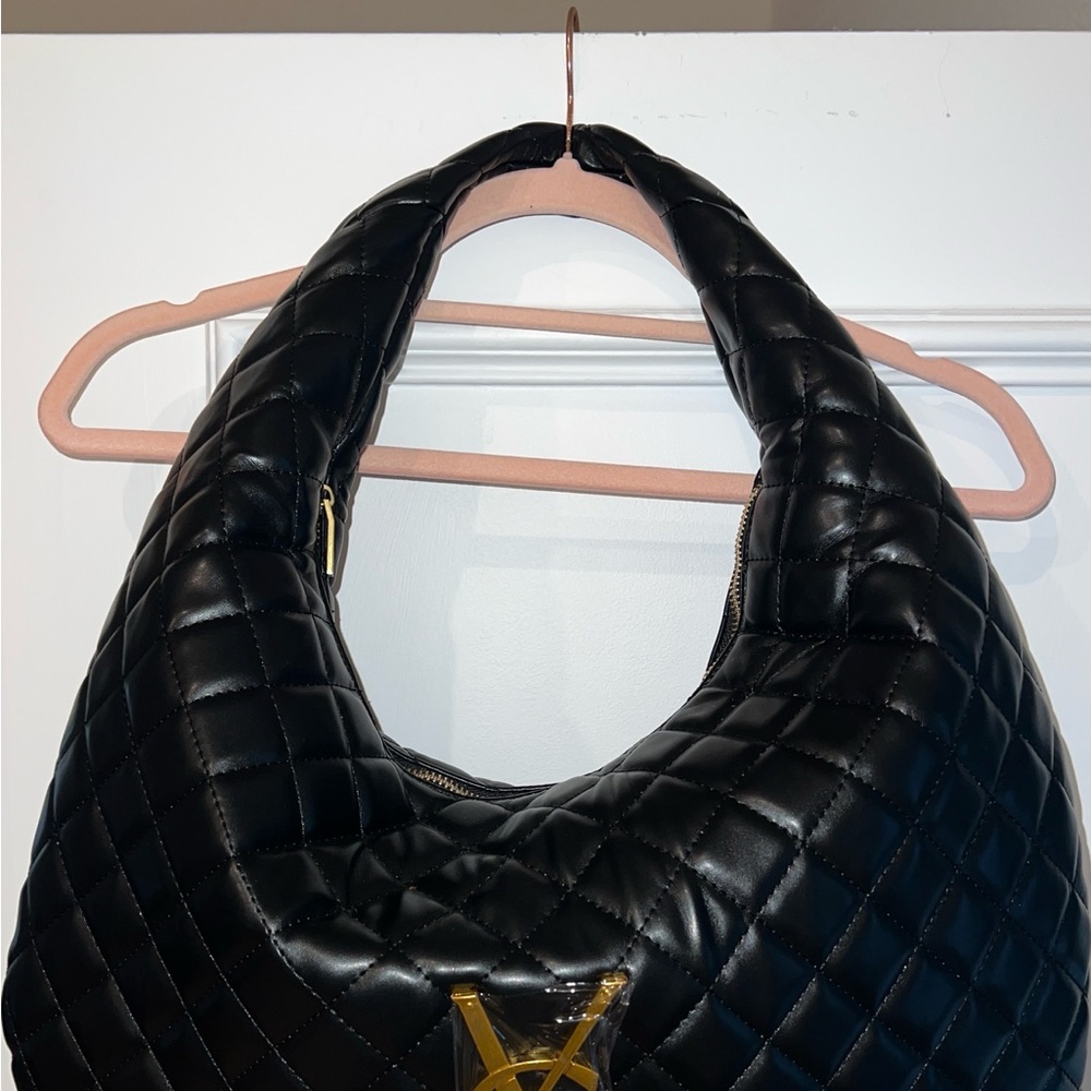 BLACK QUILTED HOBO BAG 💕🤍🪞🪩 NEW - Picture 7 of 8